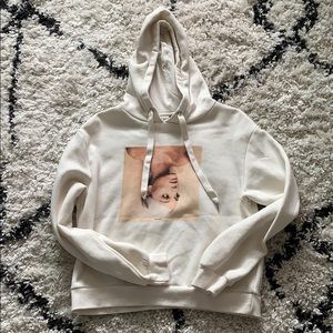 ariana grande sweetener h&m sweatshirt